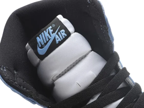Air Jordan 1 Retro High University Blue Reps