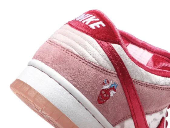 Dunk Low Strangelove Skateboards Special Box Reps